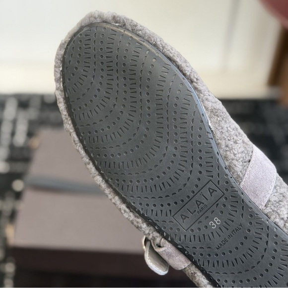 Alaïa Lambskin Mary Jane Shoes Light Gray - Picture 8 of 9